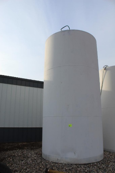 6000 GALLON STEEL VERTICAL WATER TANK
