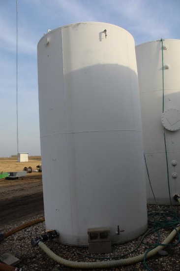 5000 GALLON STEEL VERTICAL WATER TANK