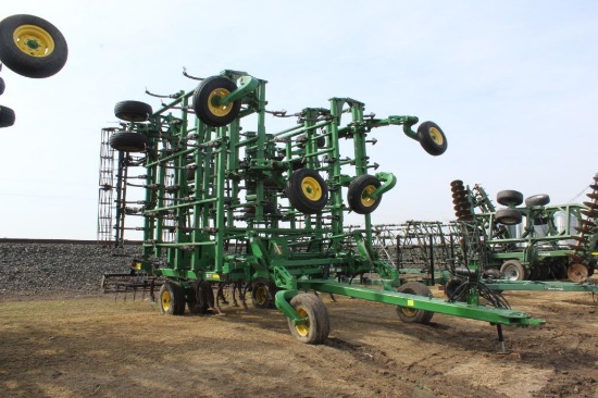 2013 JOHN DEERE 2210 54.5' FIELD CULTIVATOR, 200# SHANKS, PERMLOC SWEEPS,
