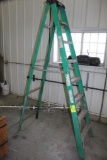 KELLER FIBERGLASS 8' STEP LADDER