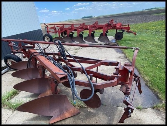 IH 540 4-16" Plow, Trip Bottom, (4) Coulters, Semi Mount, Snap Couplers