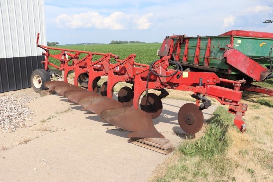 IH 720 5-18" Plow, Toggle Trip, (5) Coulters, Semi Mount