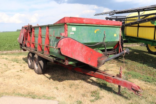 Balzer 400 Tandem Axle Manure Spreader, 540 PTO, Slop Gate, T Bar Chain, Recent New Poly Floor,