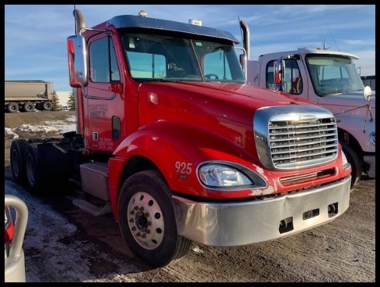 ***2007 Freightliner Columbia Day Cab Semi Tractor