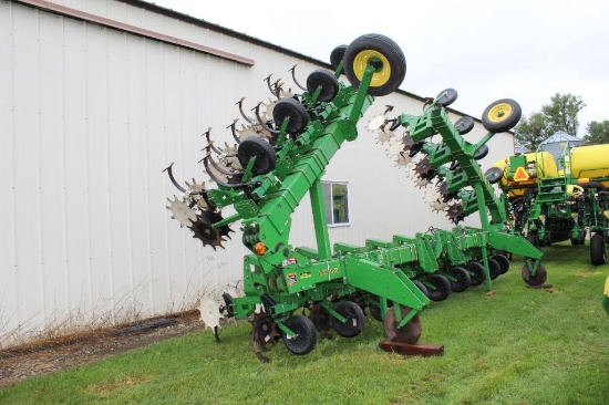JOHN DEERE 856 16R30" CULT, ROLLING AND SPEED SHEILDS, HYD FOLD
