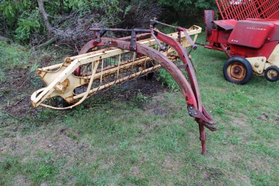NEW HOLLAND 5 BAR RAKE