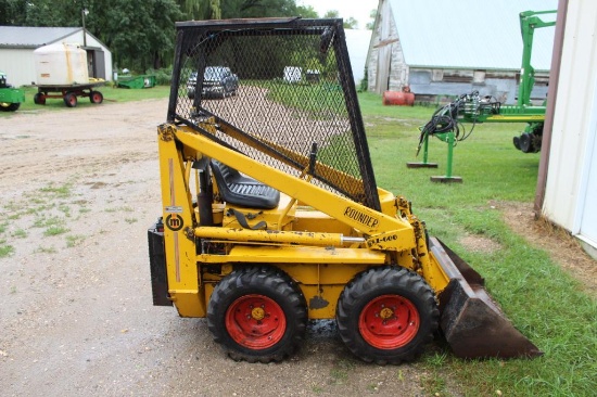 ROUNDER L-600 SKIDLOADER, RUNS, NEEDS WORK, 41" BUCKET, 41" MANURE TINE