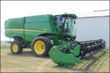 2013 JOHN DEERE S660 4X4 COMBINE, 982/725 HRS!! AUTOTRAC, PREMIUM CAB, 7