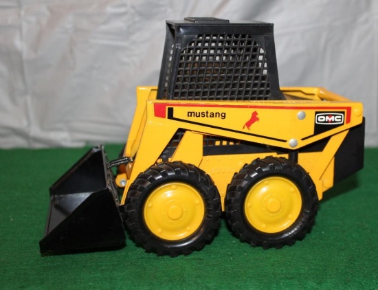 1/16 OMC MUSTANG SKID LOADER; NO BOX