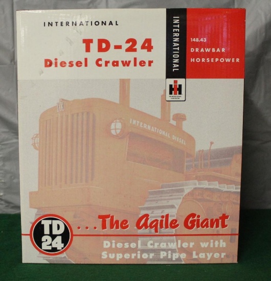 1/16 IH TD-24 DIESEL CRAWLER WITH SUPERIOR PIPE LAYER, BOX HAS LIGHT WEAR