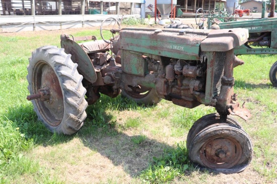 JOHN DEERE "MT", NF, FENDERS, ENGINE IS LOOSE, SN 330517