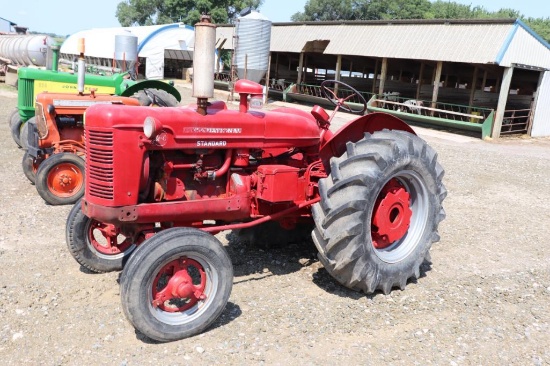 INTERNATIONAL W4 STANDARD, GAS, 13.6-26 TIRES, REAR WHEEL WEIGHTS, FENDERS, PTO, RUNS AND DRIVES,