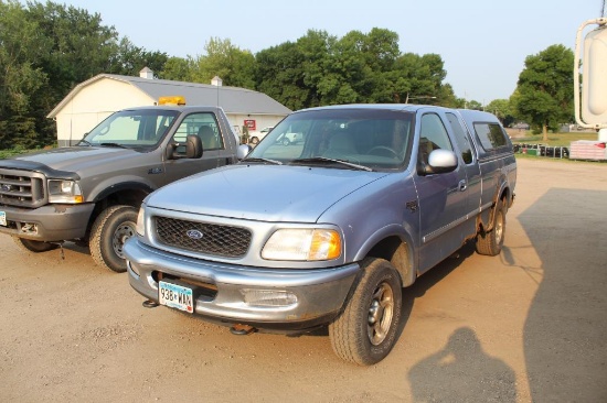 **1998 FORD F-150 XLT V-8, 4X4, 3 DOOR EXT CAB, ALUM WHEELS, CLOTH INTERTIOR, AUTO TRANS, MATCHING