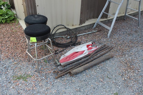 2 STOOLS, ROCK BARS