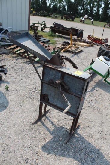 HAND CRANK CORN SHELLER WITH HOPPER