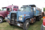 ***1973 MACK R MODEL, 16' STEEL GRAVEL BOX, NEWER HOIST, 300 HP DSL, 6 SPD 2 STICK TRANS, PLUMBED