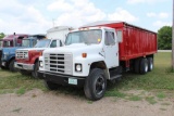 **1979 INTERNATIONAL 1954S TWIN SCREW GRAIN TRUCK, 19.5' STEEL BOX & CRYSTEEL HOIST,