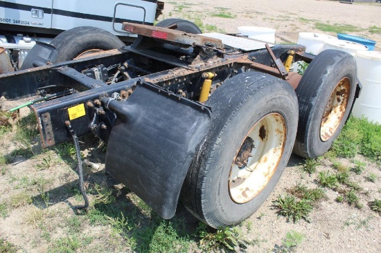 Freightliner Rear Air Ride Suspension, Tandem Axle, Drivers, 5th Wheel, Mud Scrapers, cut off