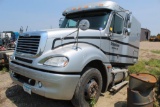 *** 2005 Freightliner Columbia Semi Tractor, Sleeper Cab, Cut off, 10 Speed