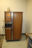 Amana Side By Side Refrigerator. Works, Water and Ice Dispenser Not Tested