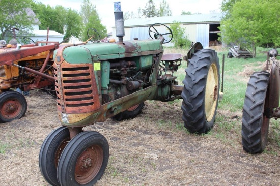 OLIVER ROW CROP 77, GAS, NF, SINGLE HYD, PTO, FENDERS, 13.6-38'S, S/N# 347425C, RUNS