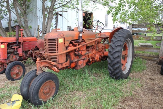 CASE DC, NF, PTO, SINGLE HYD, FENDERS, LIGHTS, PULLEY, NEWER 13.6-38'S, S/N# 552020120DC, RUNS