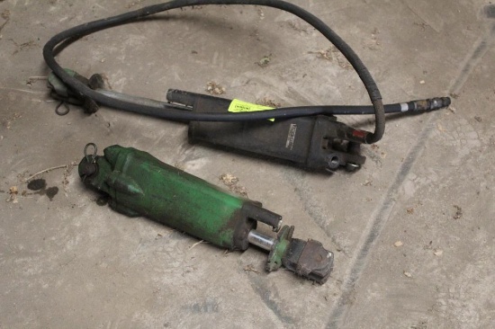 (2) JOHN DEERE HYD CYLINDERS