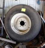 425/65R22.5 SUPER SINGLE TIRE ON 8 BOLT RIM