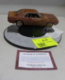 1/18 RUSTY ABONDONED CAR AND TURN TABLE, NO BOX