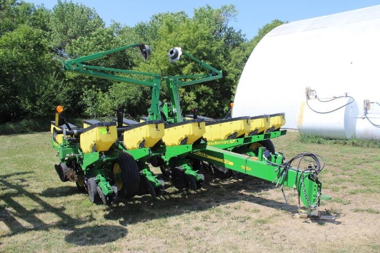 2011 JD 1760 12R30" Front Wing Fold MaxEmerge XP Vacuum Planter, Markers, Ground Drive Trans,