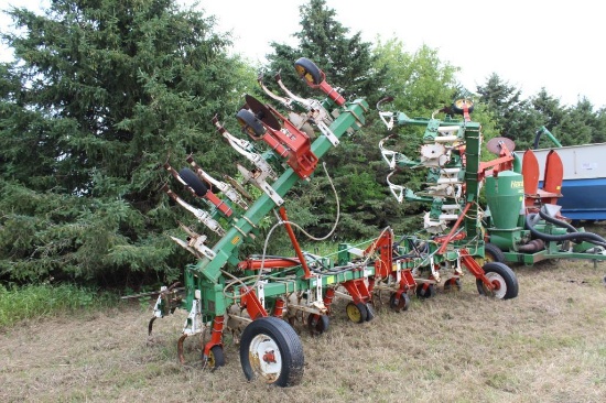 GLENCOE CULTIVATOR, 12R30", HYD FOLD WINGS, ROLLING SHIELDS, (3) C SHANK, (2) FRONT GAUGE WHEELS