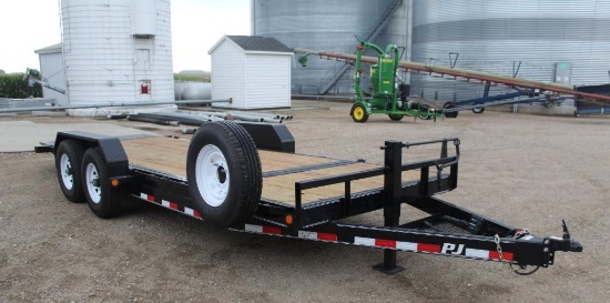 *** 2018 PJ 83" X 21' TANDEM AXLE TILT SKIDLOADER TRAILER, 4' FRONT DECK, (2) 7000 POUNDS AXLES,