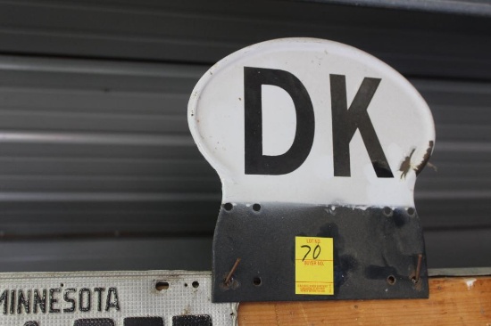 10"x10" DK License Plate Topper