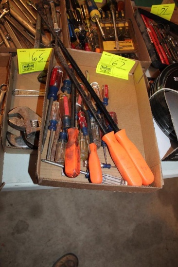 4 PC PRY BAR SET AND CRAFTSMAN SCREWDRIVERS