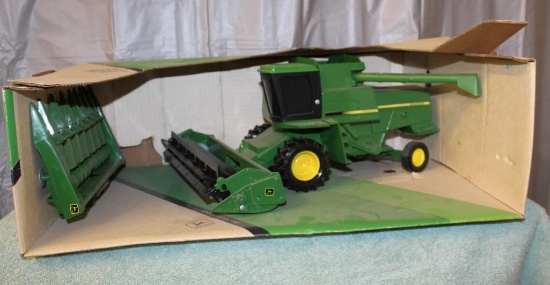 1/16 JOHN DEERE TITAN II COMBINE, GREEN CAB, NEW IN BOX, TOY AND BOX NEED CLEANING