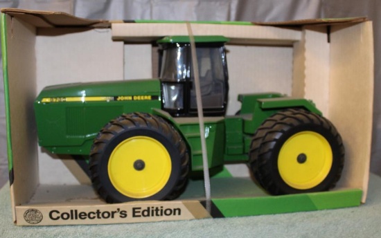 1/16 JOHN DEERE 8760 4WD, 1988 SPECIAL EDITION, NEW IN BOX, BOX AND TOY NEED CLEANING