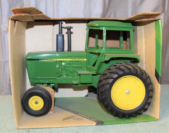 1/16 JOHN DEERE 50 SERIES TRACTOR WITH DUALS, NEW IN BOX, TOY AND BOX NEED CLEANING