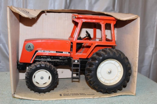 1/16 ALLIS-CHALMERS 8010, MFWD, 1982 COLLECTOR'S EDITION, NEW IN BOX, TOY NEEDS CLEANING, BOX HAS