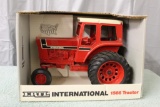 1/16 IH 1566 SPECIAL EDITION, TRACTOR NEEDS CLEANING, BOX HAS WEAR