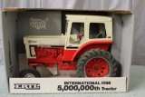 1/16 IH 1066, 5,000,000 TRACTOR, SPECIAL EDITION, BOX HAS WEAR, TRACTOR NEEDS CLEANING