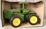 1/16 JOHN DEERE 4WD IN YELLOW TOP BOX, BOX AND TOY NEED CLEANING