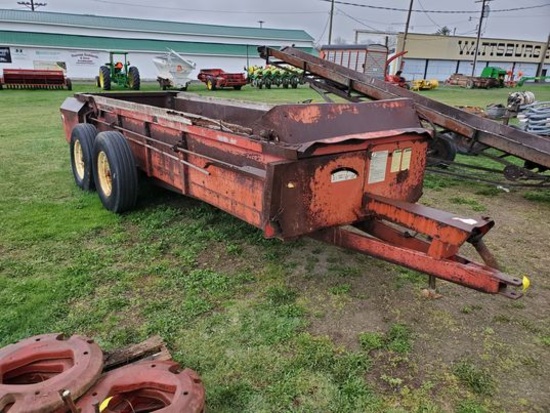 Gehl Tandem Axle Manure Spreader