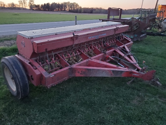 International 510 24 Run 6" Spacing Grain Drill