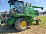 John Deere 7720 Titan II Combine
