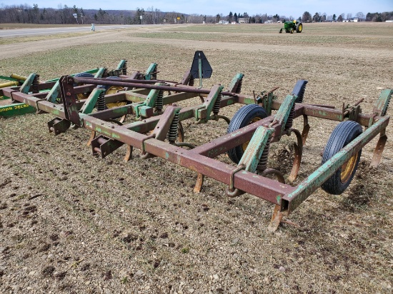 John Deere 1610  16 Shank 3PH Chisel Plow