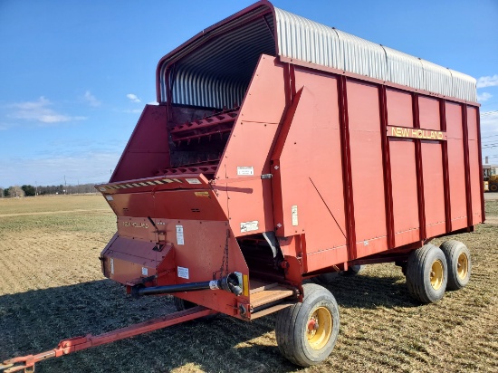 New Holland 816 Forage Box With Roof