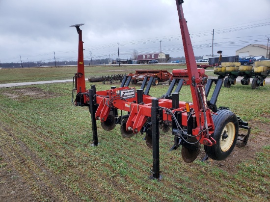 Unverferth 4 Shank Zone Builder with Berm Conditioners & Row Markers