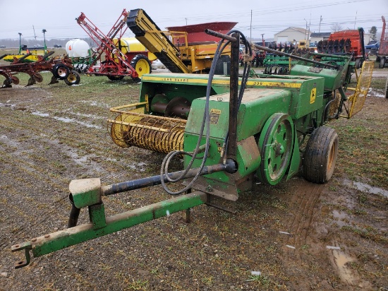 John Deere 336 Baler With 40 Ejectorr & Hydraulic Tilt