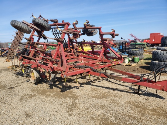 Case IH 4600 24' Vibra Shank Field Cultivator with Walking Tandem Axles