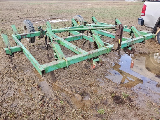 John Deere 600  12 Shank 3 Point Hitch Chisel Plow